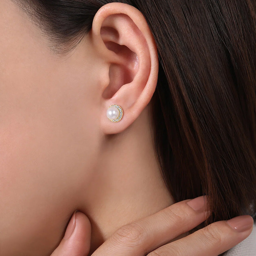18k Gold Pearl Studs