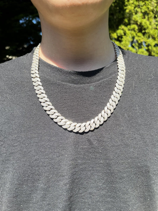 Iced-out VVS1 moissanite Miami Cuban chain in solid 925 silver from moissanite vendor Arvani