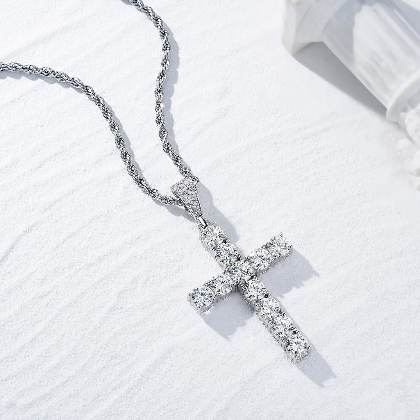 Arvani moissanite cross pendant, 11 carat iced-out cross baguette design detail