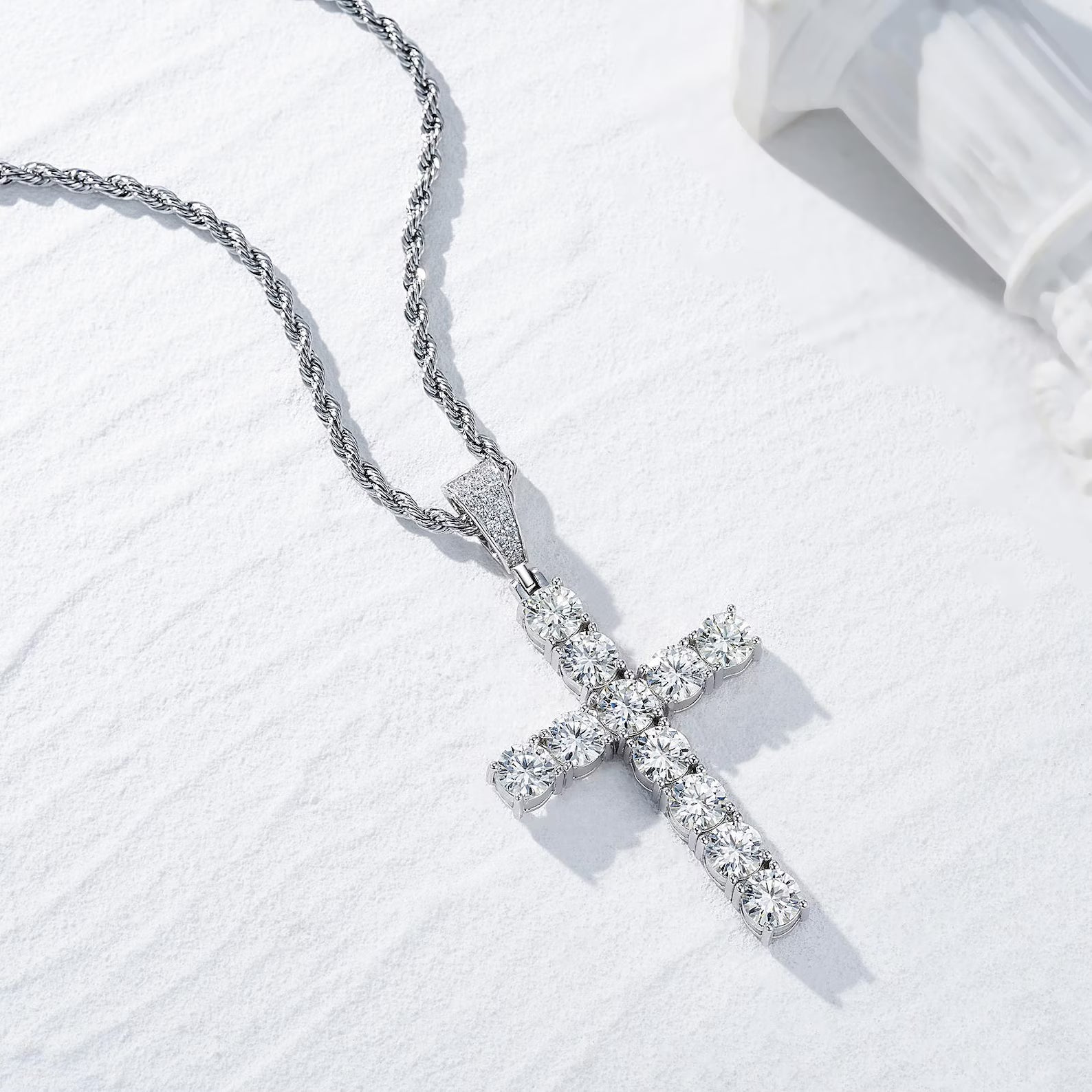 Arvani moissanite cross pendant, 11 carat iced-out cross baguette design detail